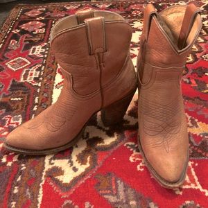 FRYE Billy Heel Short - RARE